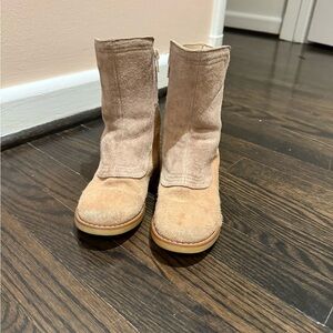 Tan real authentic suede boots. Girls size 1. Brand Elephantito.